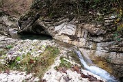 16 Il torrente forma belle cascatelle e pozze